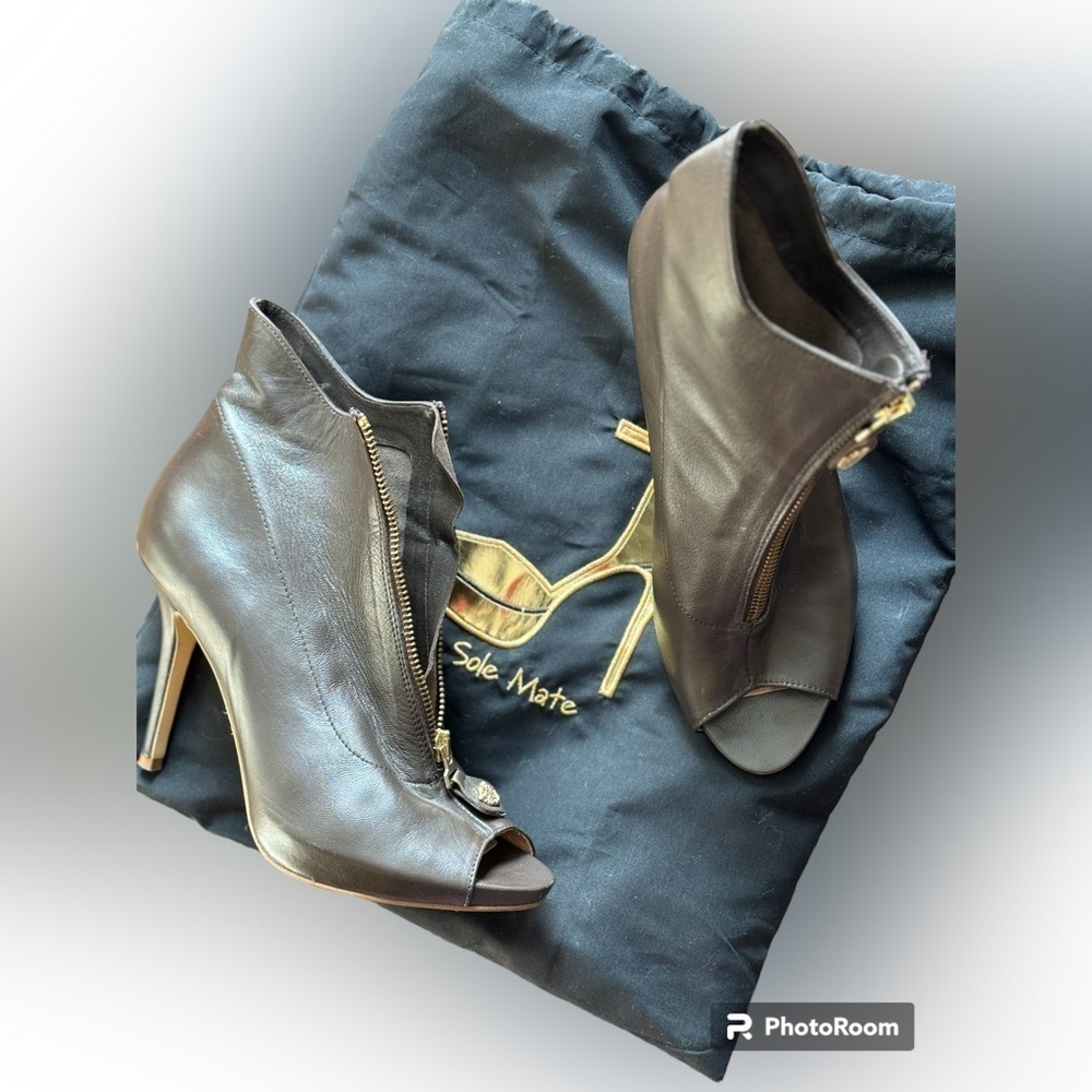 Pedro Miralles, Made in Spain ladies shoes in Size 9.